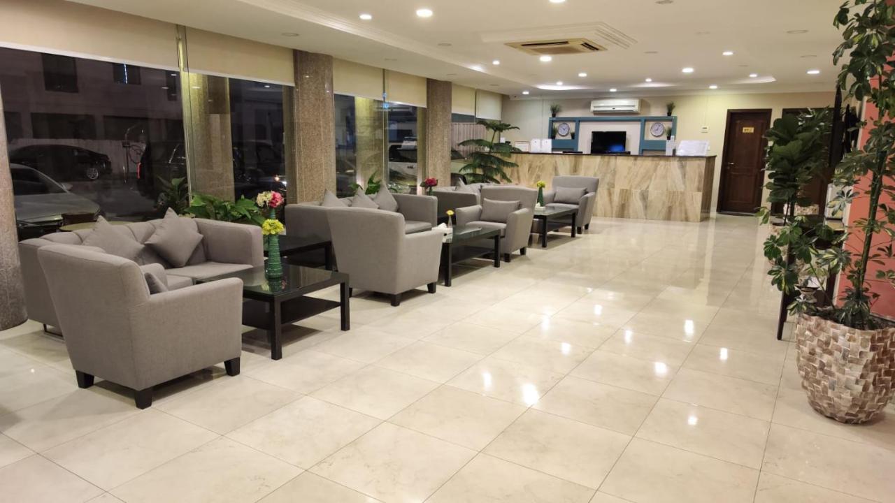 Plaza Home อัลโคห์บาร์ ภายนอก รูปภาพ